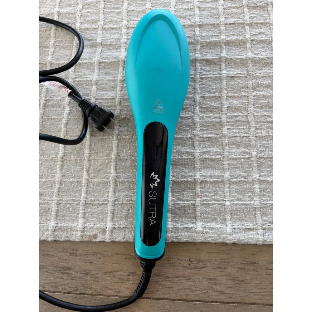 Sutra Ionic Heat Brush in a teal and black, tested works